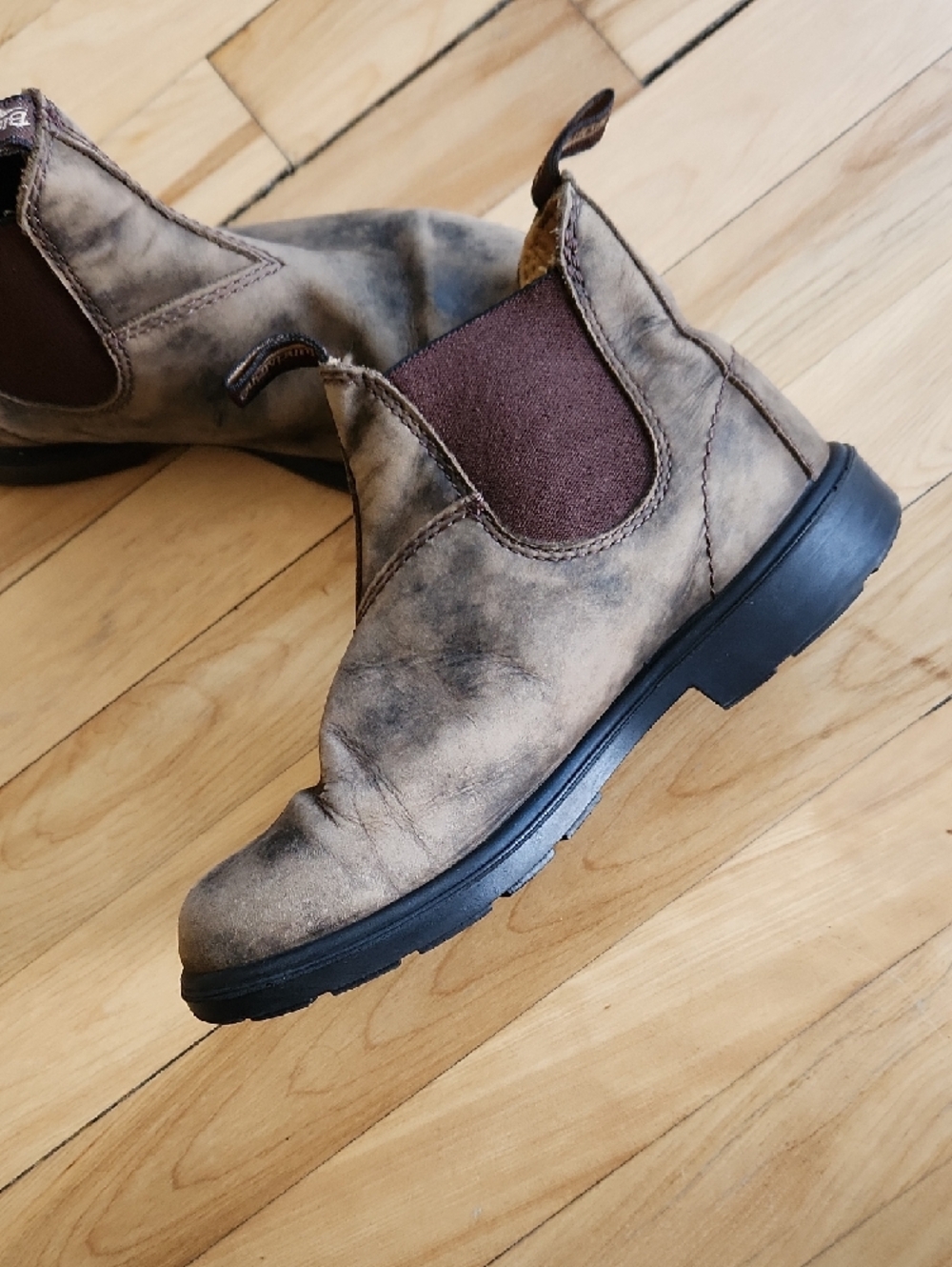 Blundstone Brown Distressed Leather Chelsea Ankle Boots - Picture 3 of 15